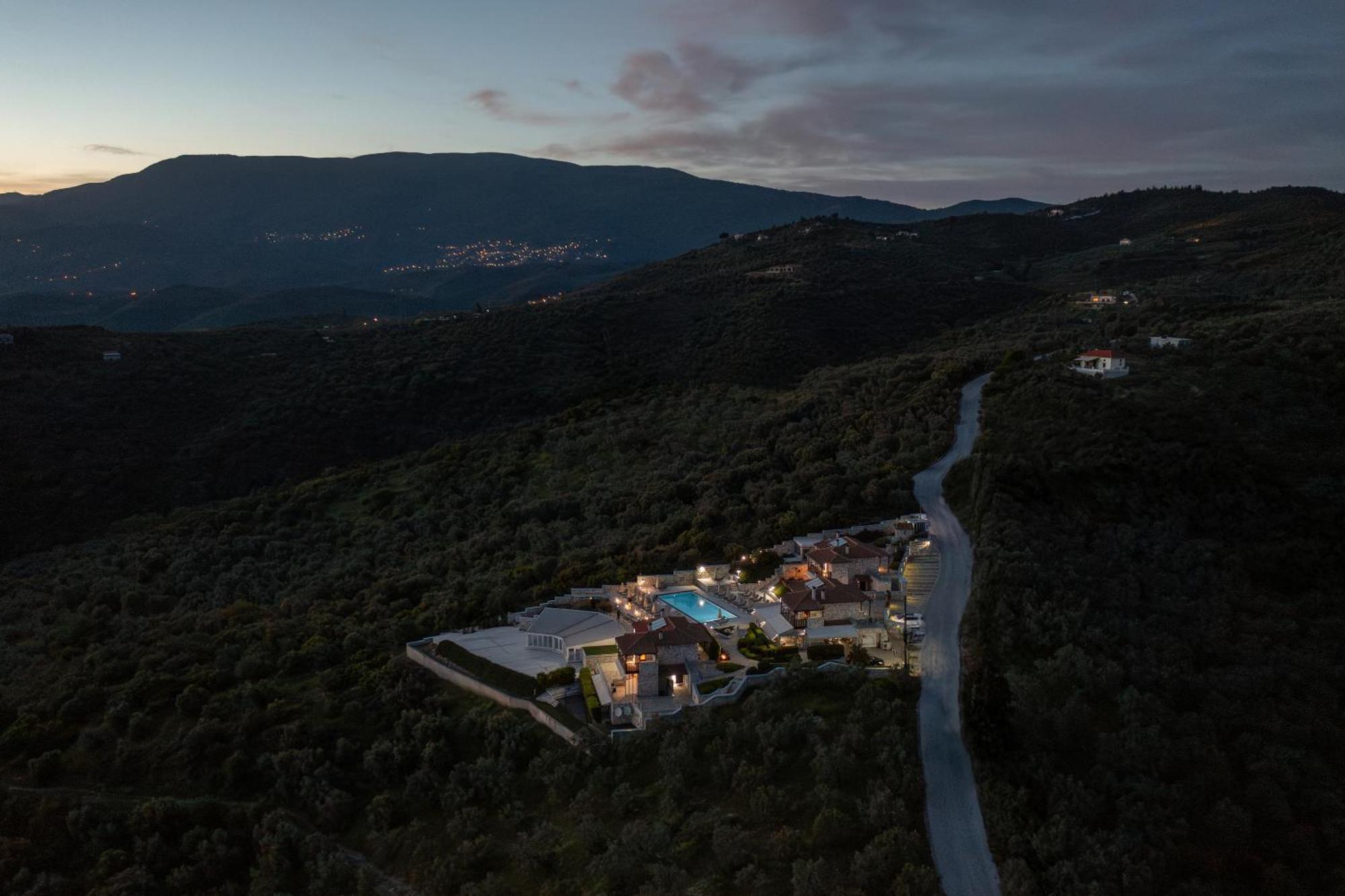 Karavia Lux Inn Afissos Bagian luar foto