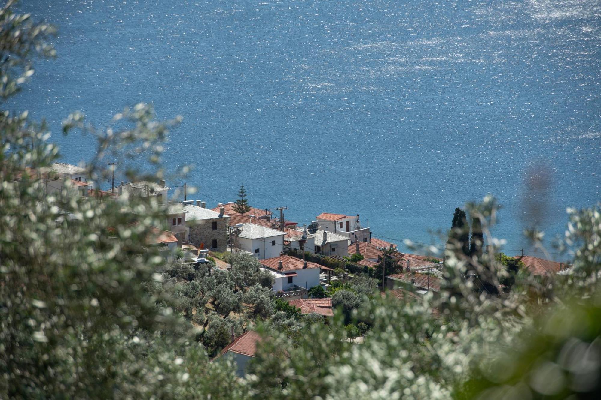 Karavia Lux Inn Afissos Bagian luar foto