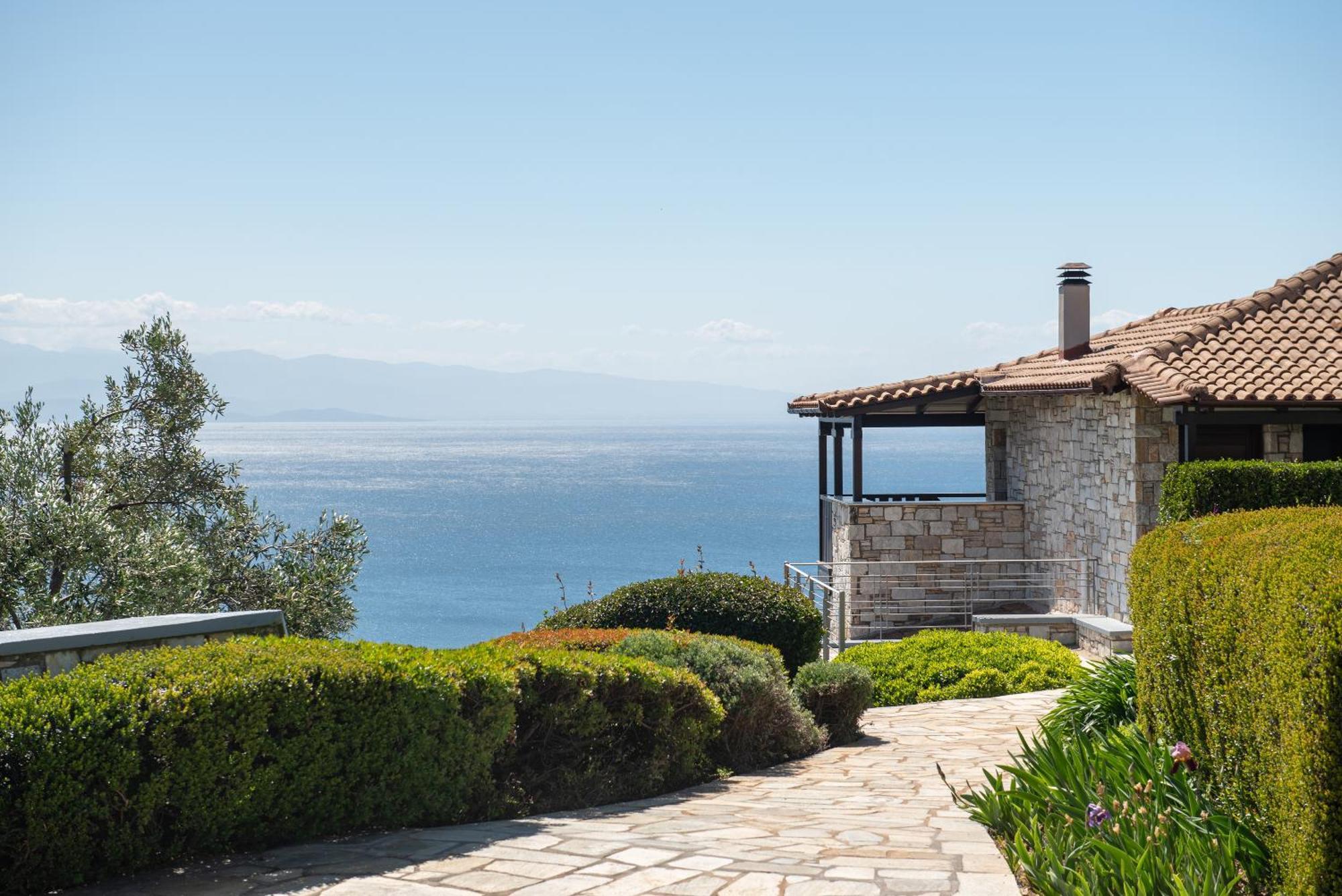 Karavia Lux Inn Afissos Bagian luar foto