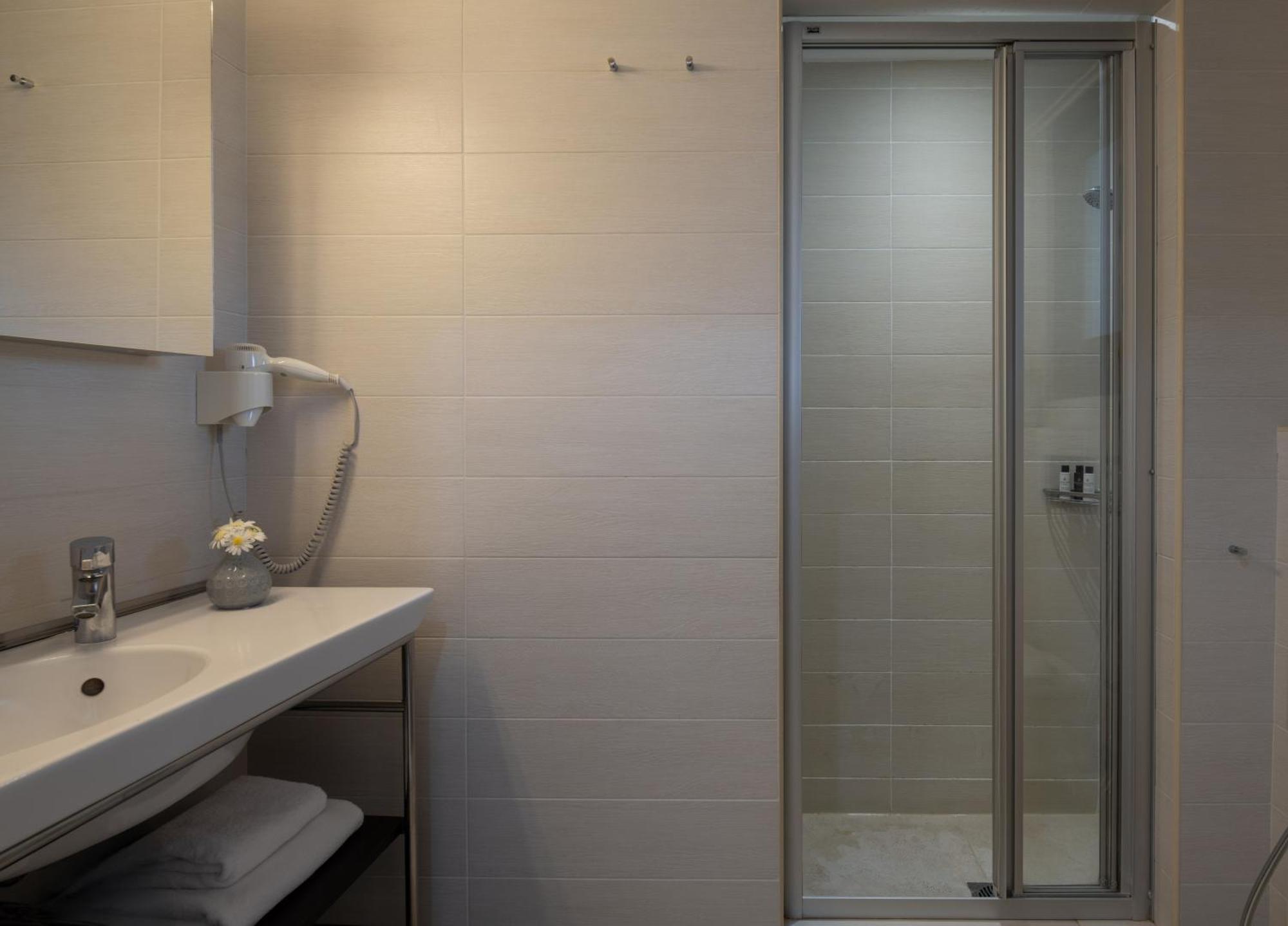Karavia Lux Inn Afissos Bagian luar foto